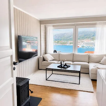 With Sea View, Balcony And Parking Μπέργκεν